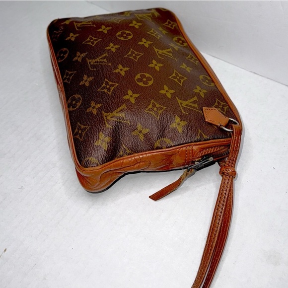 Authentic LOUIS VUITTON wristlet/clutch - Picture 5 of 8